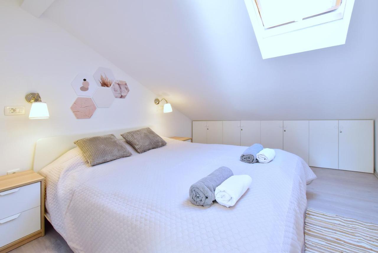 Apartments Sea & Sky สตารีกราด ภายนอก รูปภาพ